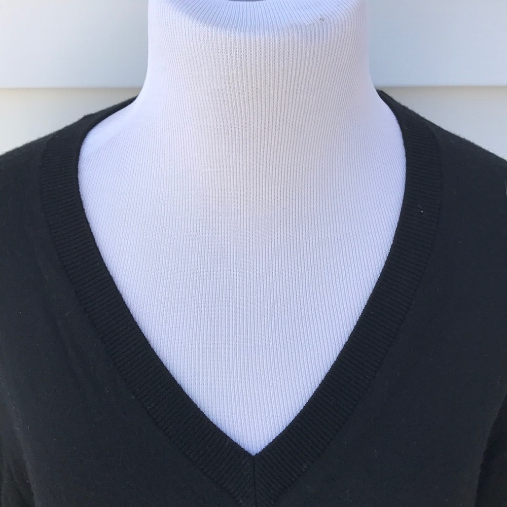 Burberry pull over sweaters excellent condition - Picture 2 of 7